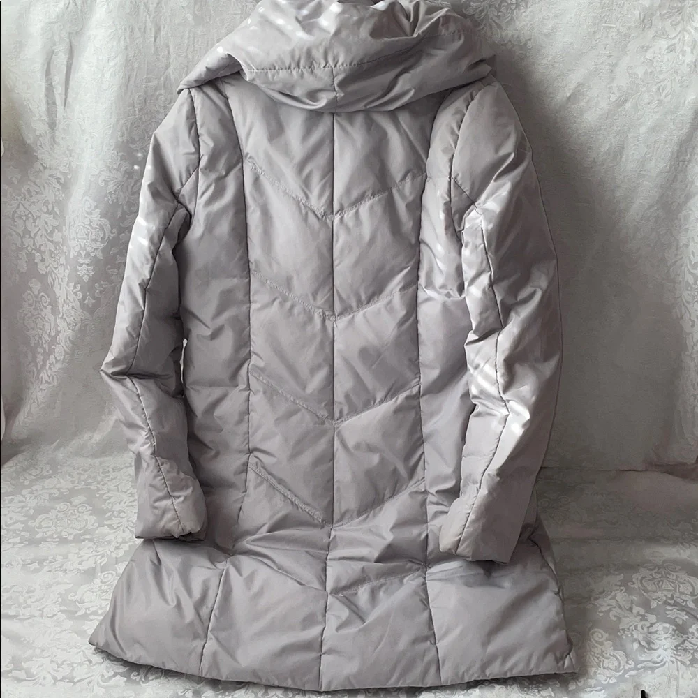 Tahari Light Gray Puffer Jacket. Size Medium. - Picture 2 of 7